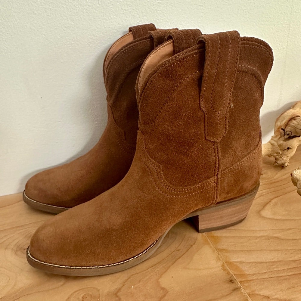 Dingo Suede Booties NIB
**See description for sizing** - Picture 10 of 11